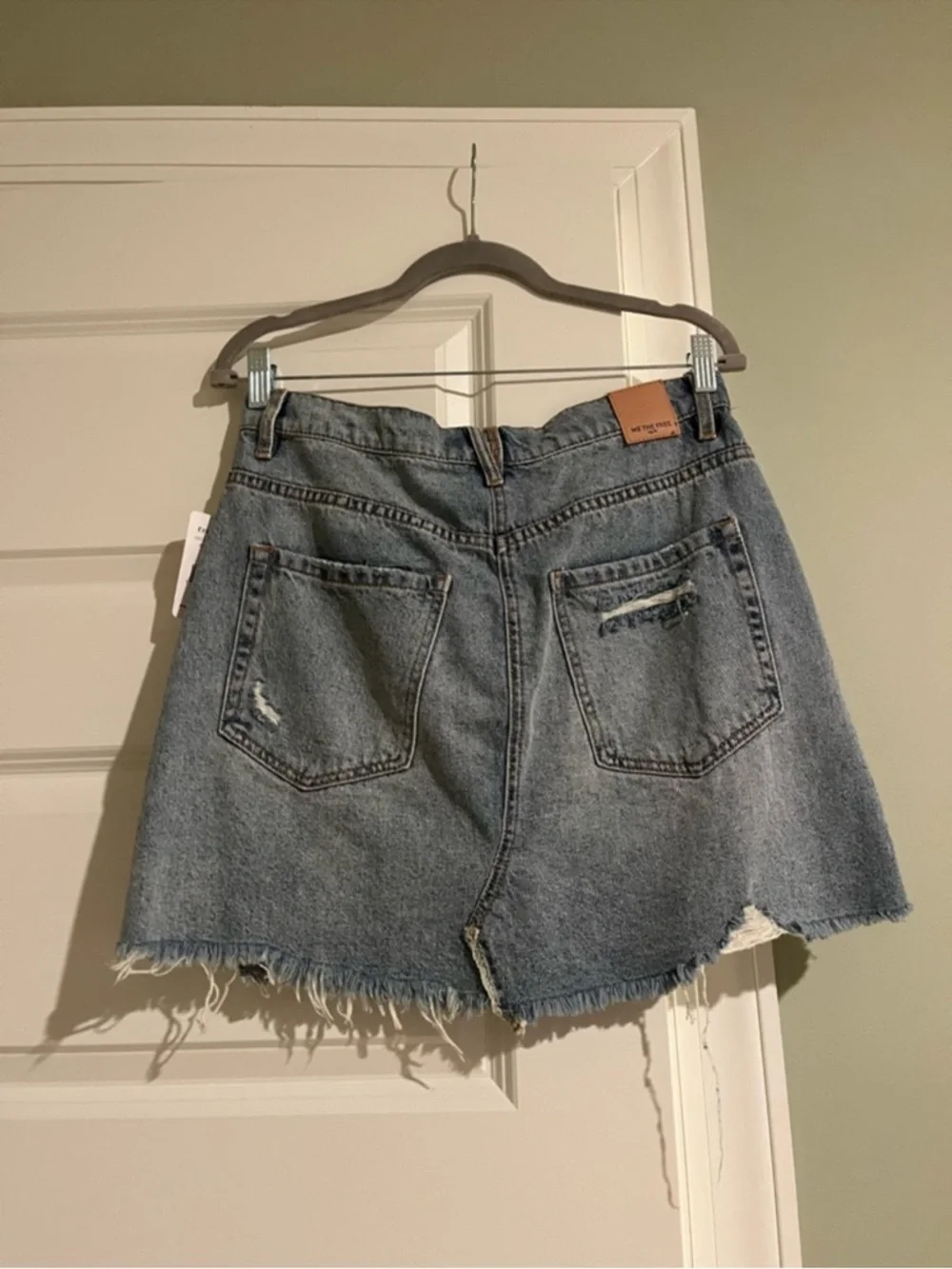 Free People questions leave